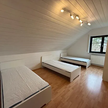 Hochwertige 9-betten Monteurhaus Mit Naturblick Und Wintergarten *